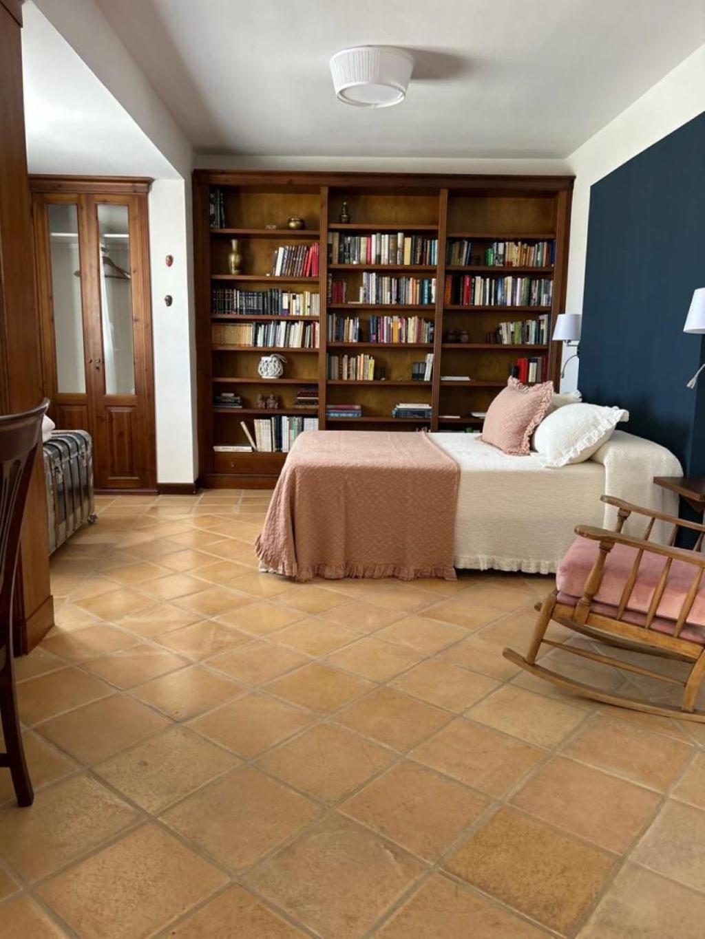 Apartamentos Turisticos La Vida De Antes Consuegra Bilik gambar