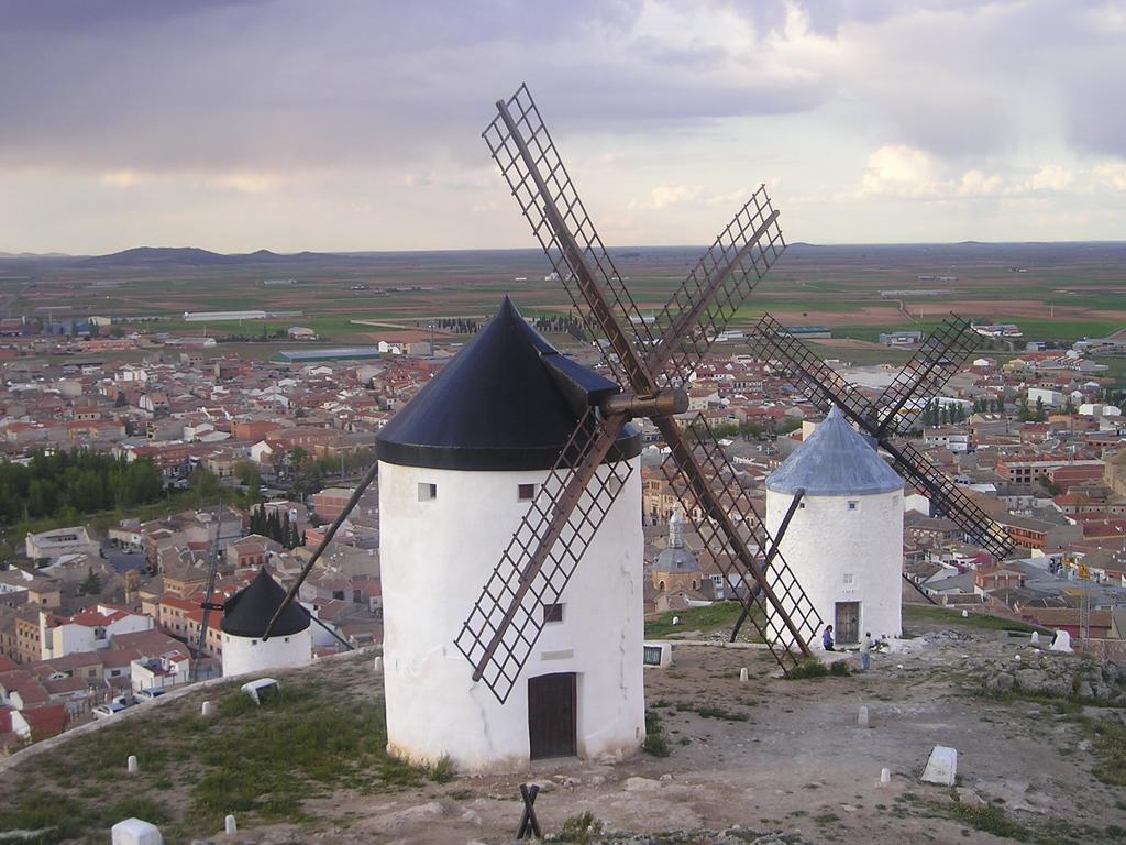 Apartamentos Turisticos La Vida De Antes Consuegra Luaran gambar